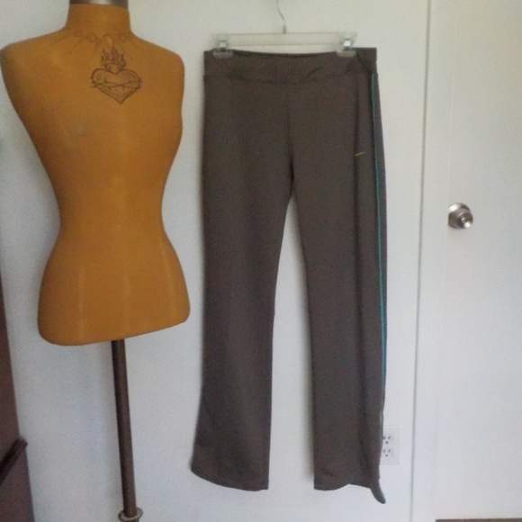 Nike Fit Dry Grey Jogger/Exercise Stretch Pants - Picture 3 of 6